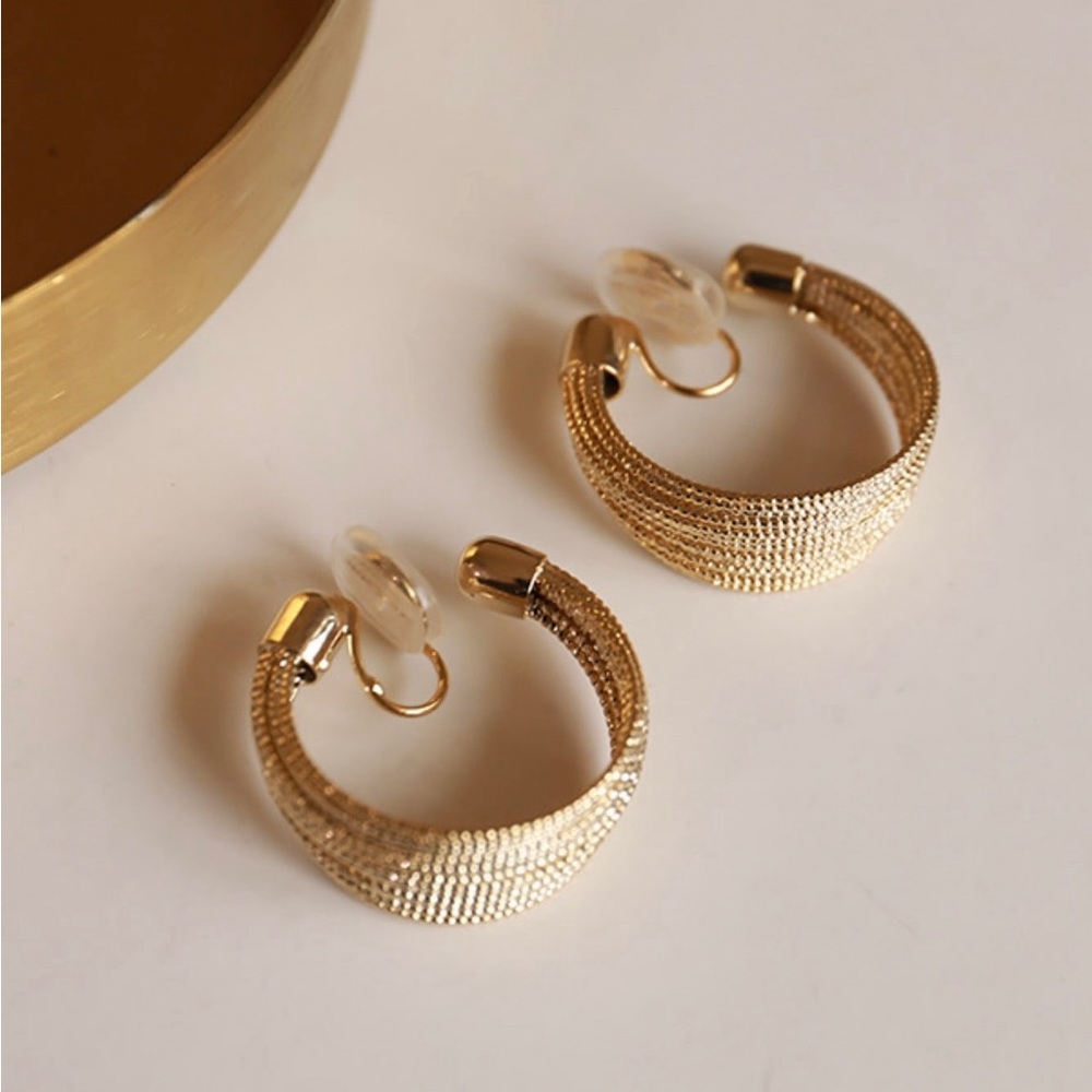 Clip on hoops